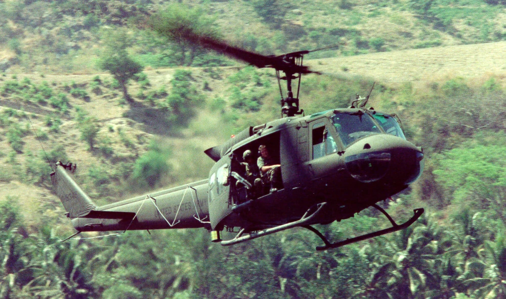 BellUH-1 Huey Vietnam